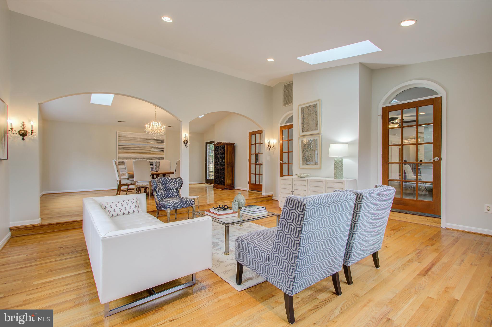 6500 Old Chesterbrook Road McLean, VA 22101 - Photo 8 of 60 Living Room
