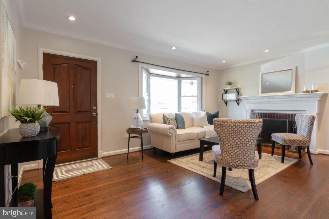 11205 Dodson Lane Silver Spring, MD 20902 - Photo 6 of 40 Gallery Image 6