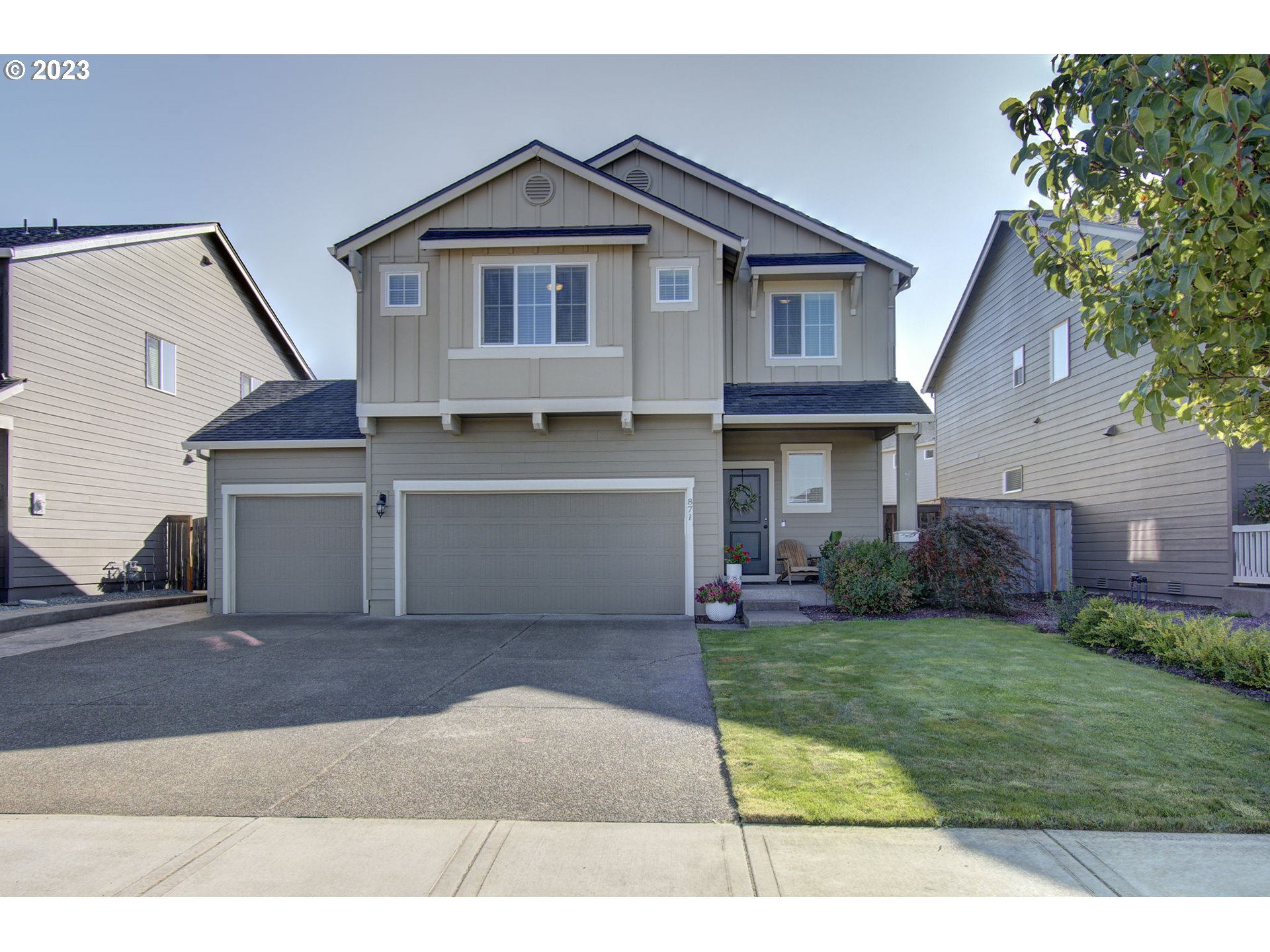 871 North 35th Avenue Ridgefield, WA 98642 - Photo 1 of 36 a front view of a house with a yard