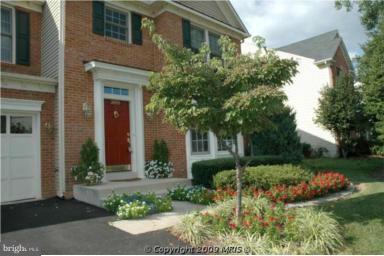 2058 Madrillon Road Vienna, VA 22182 - Photo 2 of 25 Exterior (Front)