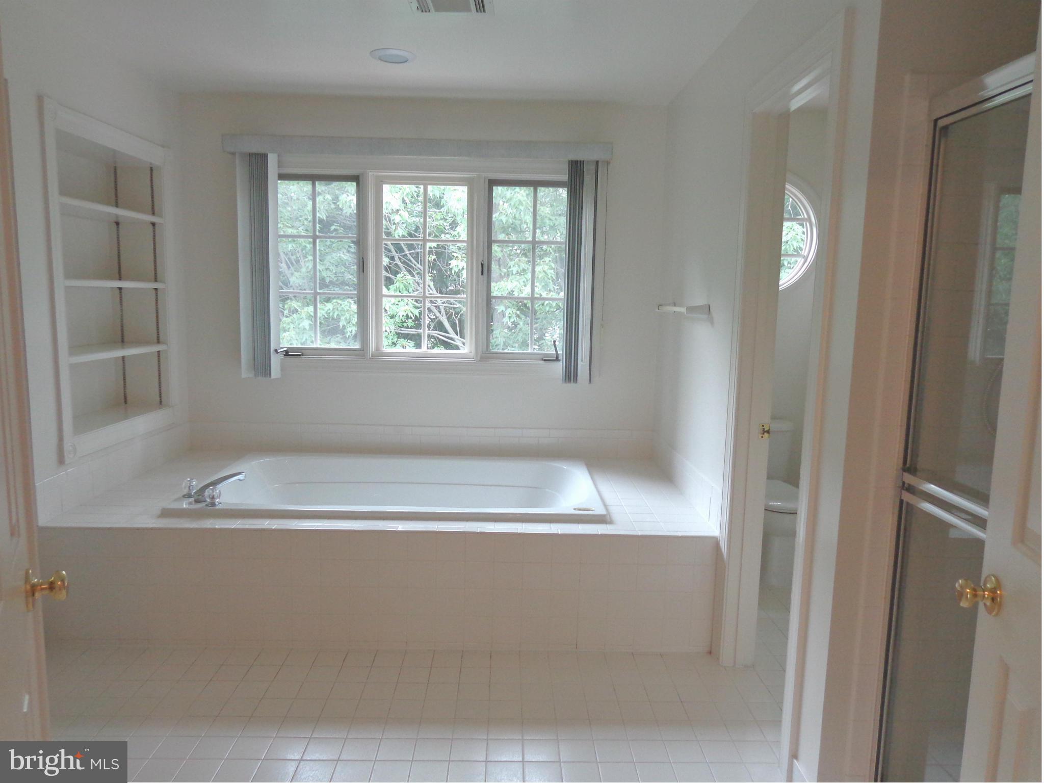 2058 Madrillon Road Vienna, VA 22182 - Photo 21 of 25 Bath (Master)