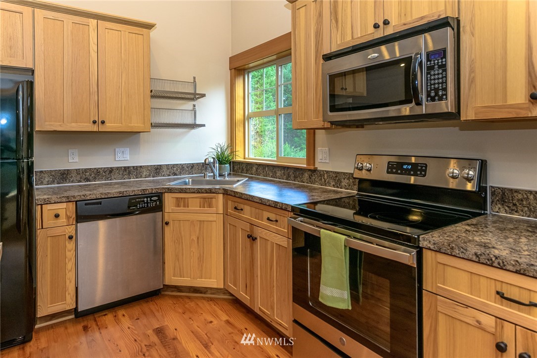 6935 Puget Beach Road Northeast Olympia, WA 98516 - Photo 14 of 40 Gallery Image 14