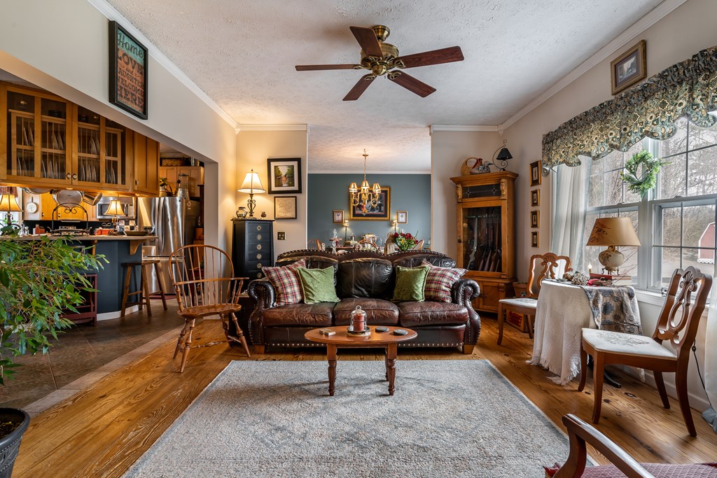 112 Deer Ridge Drive Murphy, NC 28906 - Photo 31 of 55 a living room with furniture