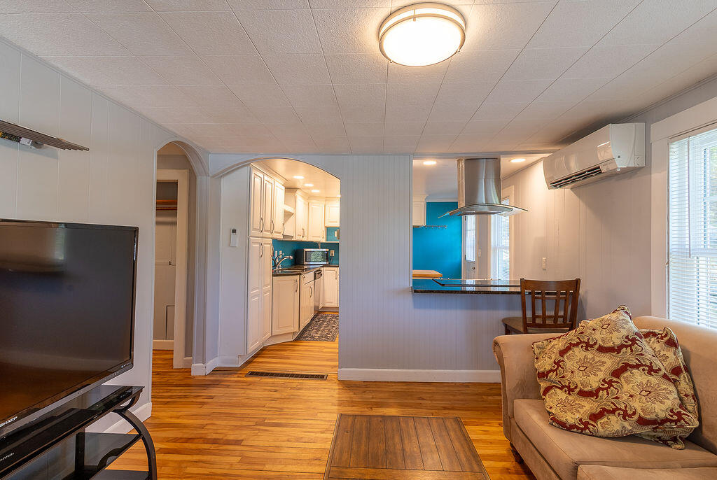 56 Bow Street Freeport, ME 04032 - Photo 11 of 22 1-33