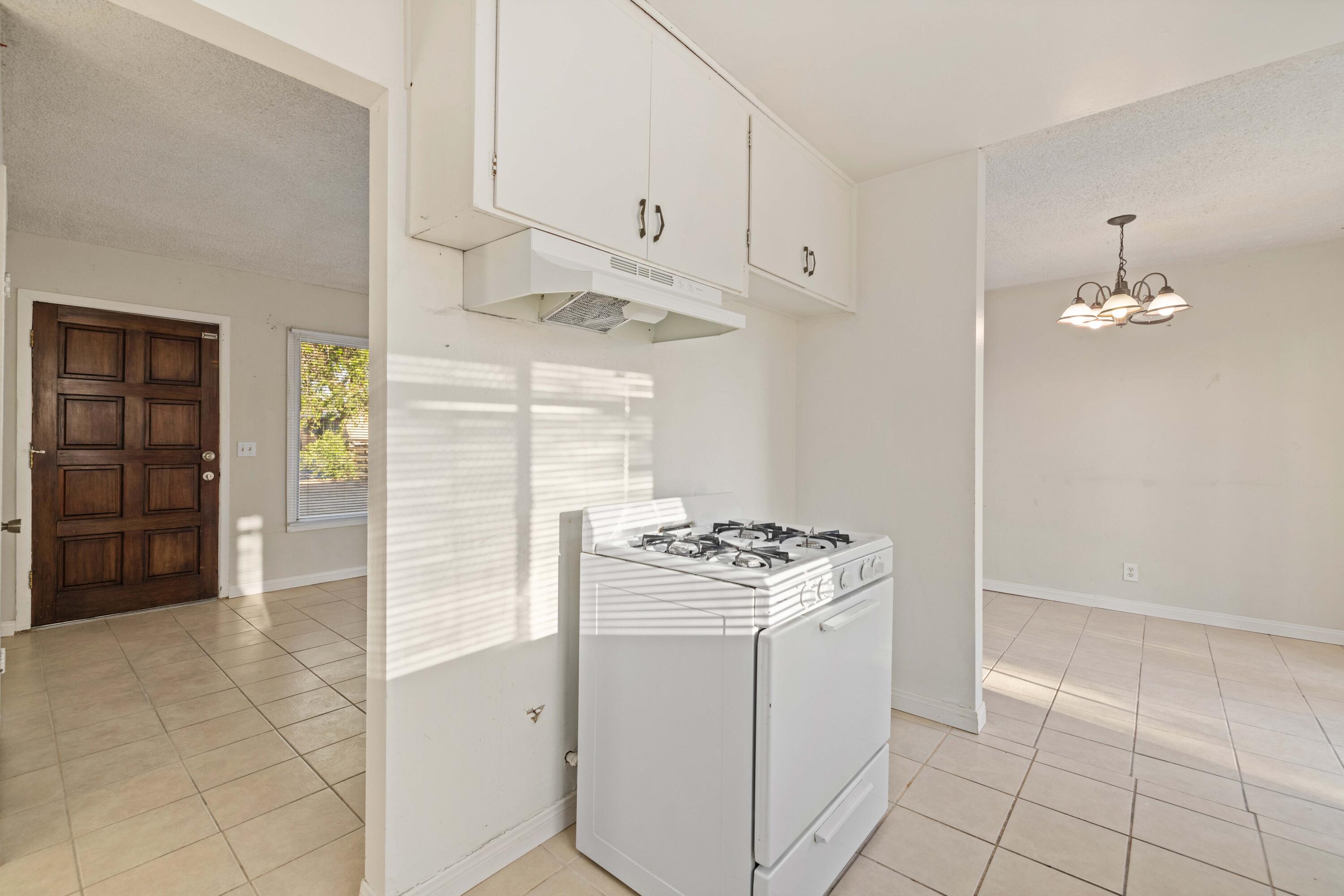 45433 Lorimer Avenue Lancaster, CA 93534 - Photo 12 of 23 a kitchen with cabinets and appliances