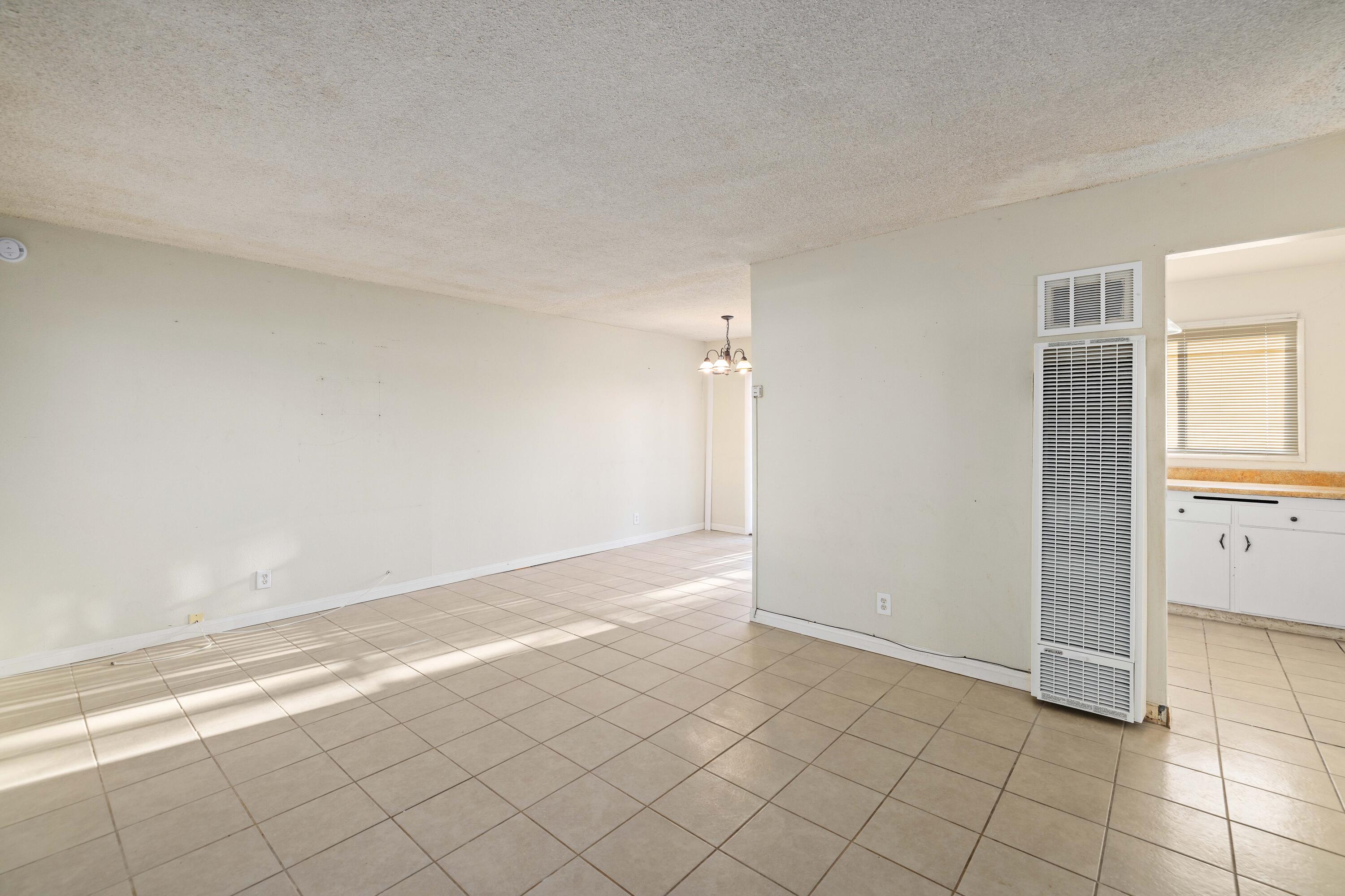 45433 Lorimer Avenue Lancaster, CA 93534 - Photo 5 of 23 an empty room with windows