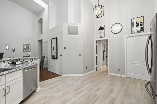 a view of entryway with washer and dryer