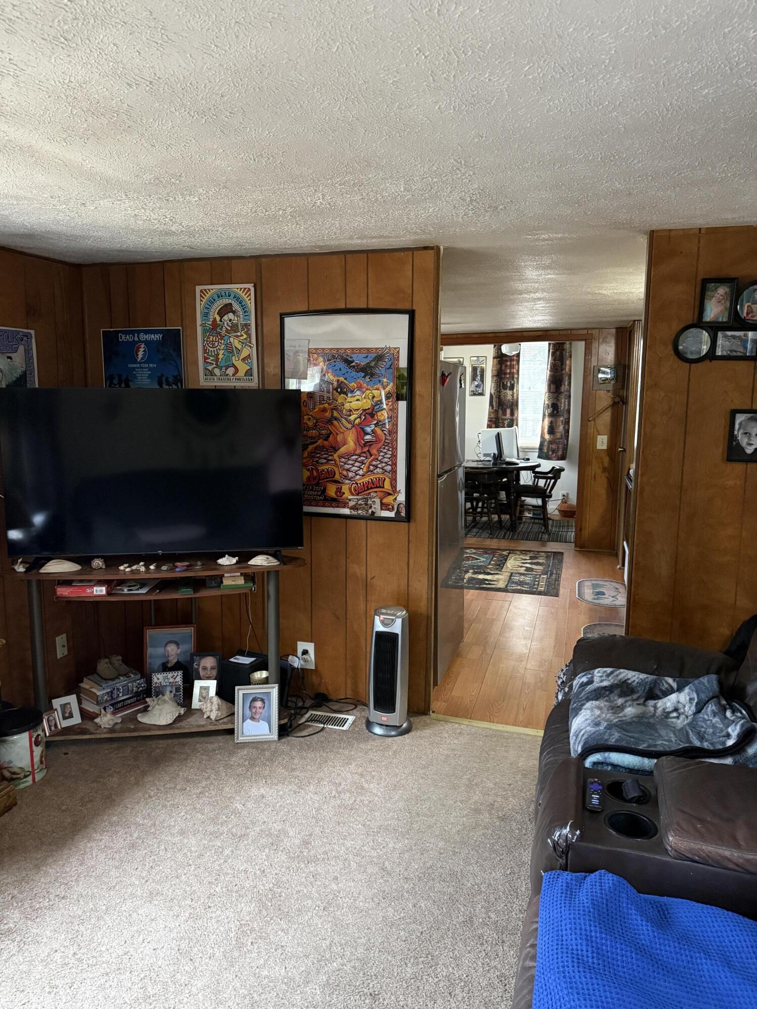 299-303 Hebron Road Paris, ME 04281 - Photo 5 of 23 303 Living rm