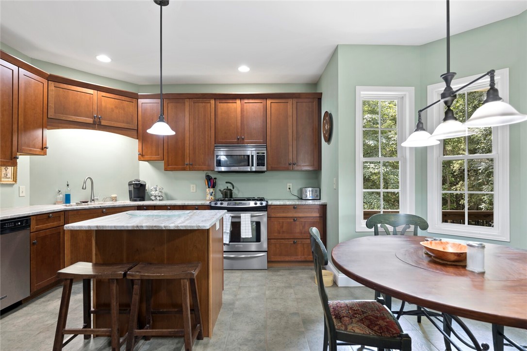521 Ivy Spring Court Seneca, SC 29678 - Photo 7 of 33 Gallery Image 7
