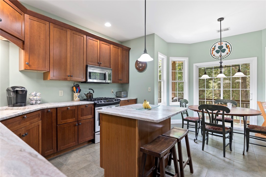 521 Ivy Spring Court Seneca, SC 29678 - Photo 9 of 33 Gallery Image 9