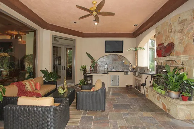 $3,220,000 | 23 Villeroy Way, The Woodlands, TX 77382