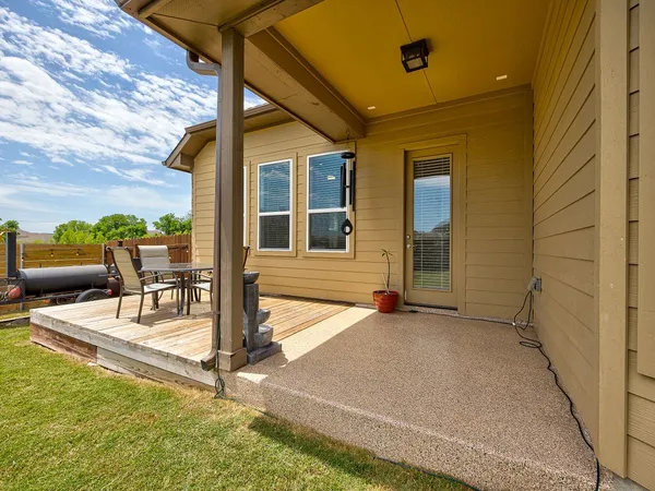 a view of a house with backyard and sitting area