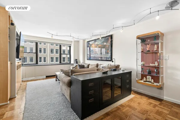 $1,295,000 | 196 East 75th Street, Unit 7C | Lenox Hill