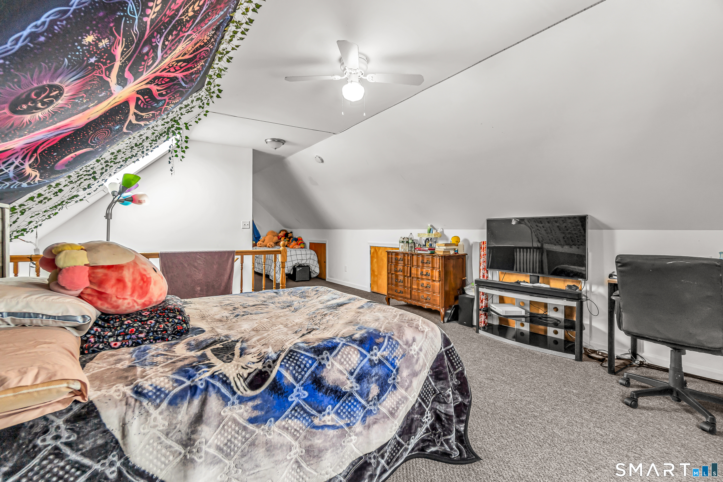 214 Thames Street New London, CT 06320 - Photo 14 of 33 a bedroom with a bed and a tv in it