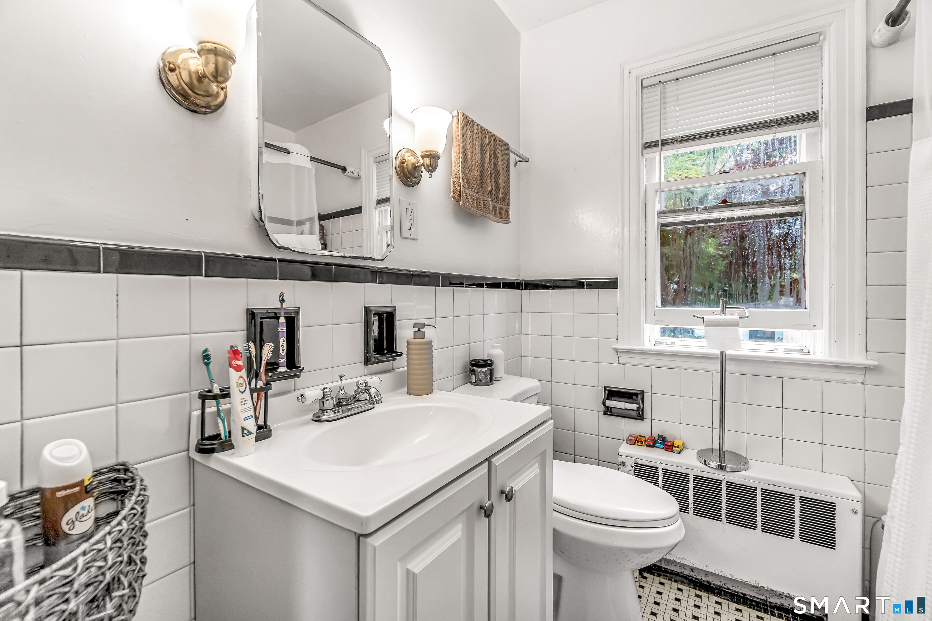 214 Thames Street New London, CT 06320 - Photo 17 of 33 a bathroom with a sink toilet and shower