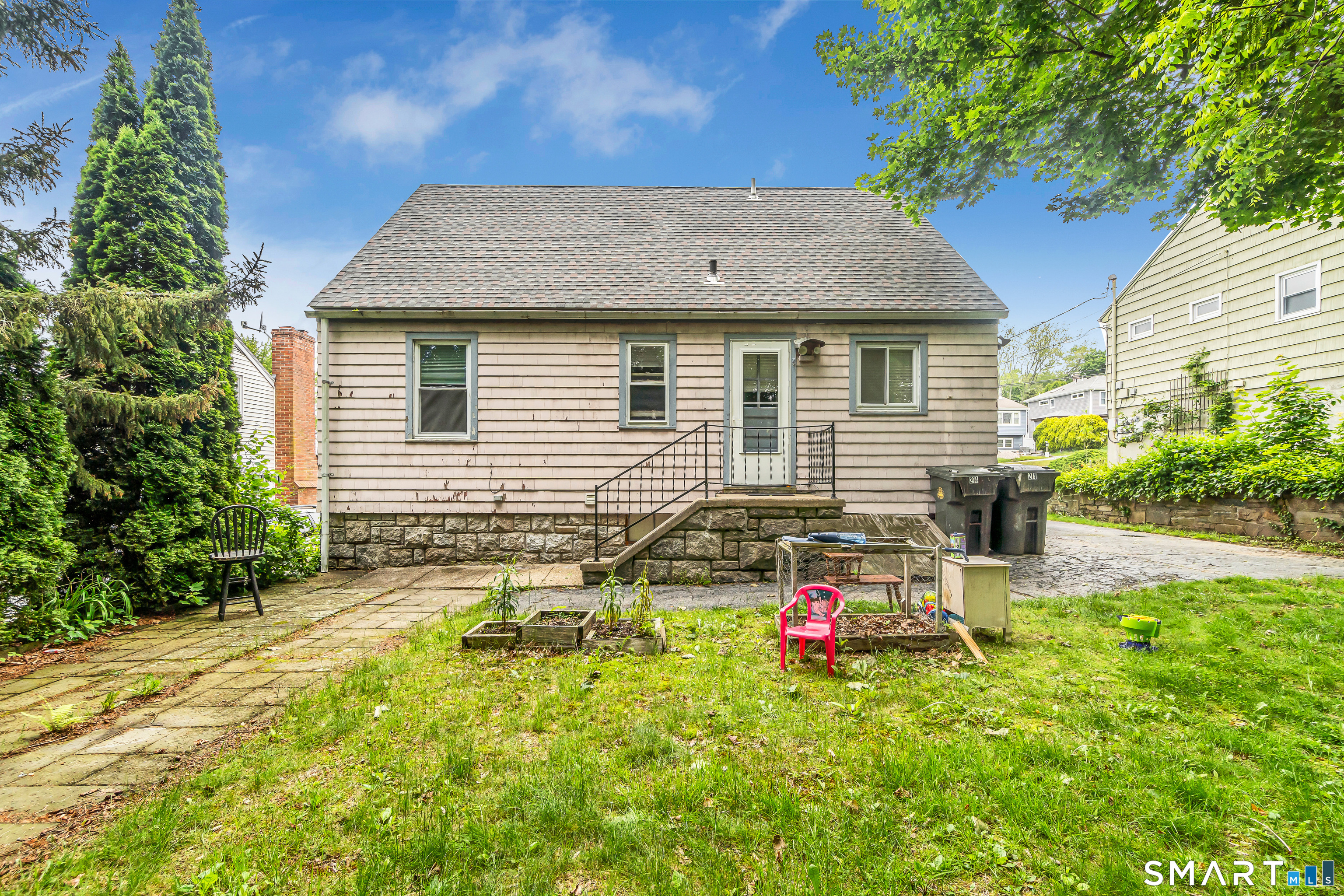 214 Thames Street New London, CT 06320 - Photo 28 of 33 a backyard of a house with table and chairs and potted plants