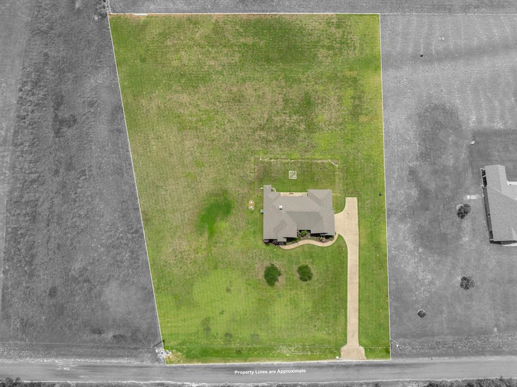 845 County Line Road West West, TX 76691 - Photo 35 of 38 a bathroom with a shower