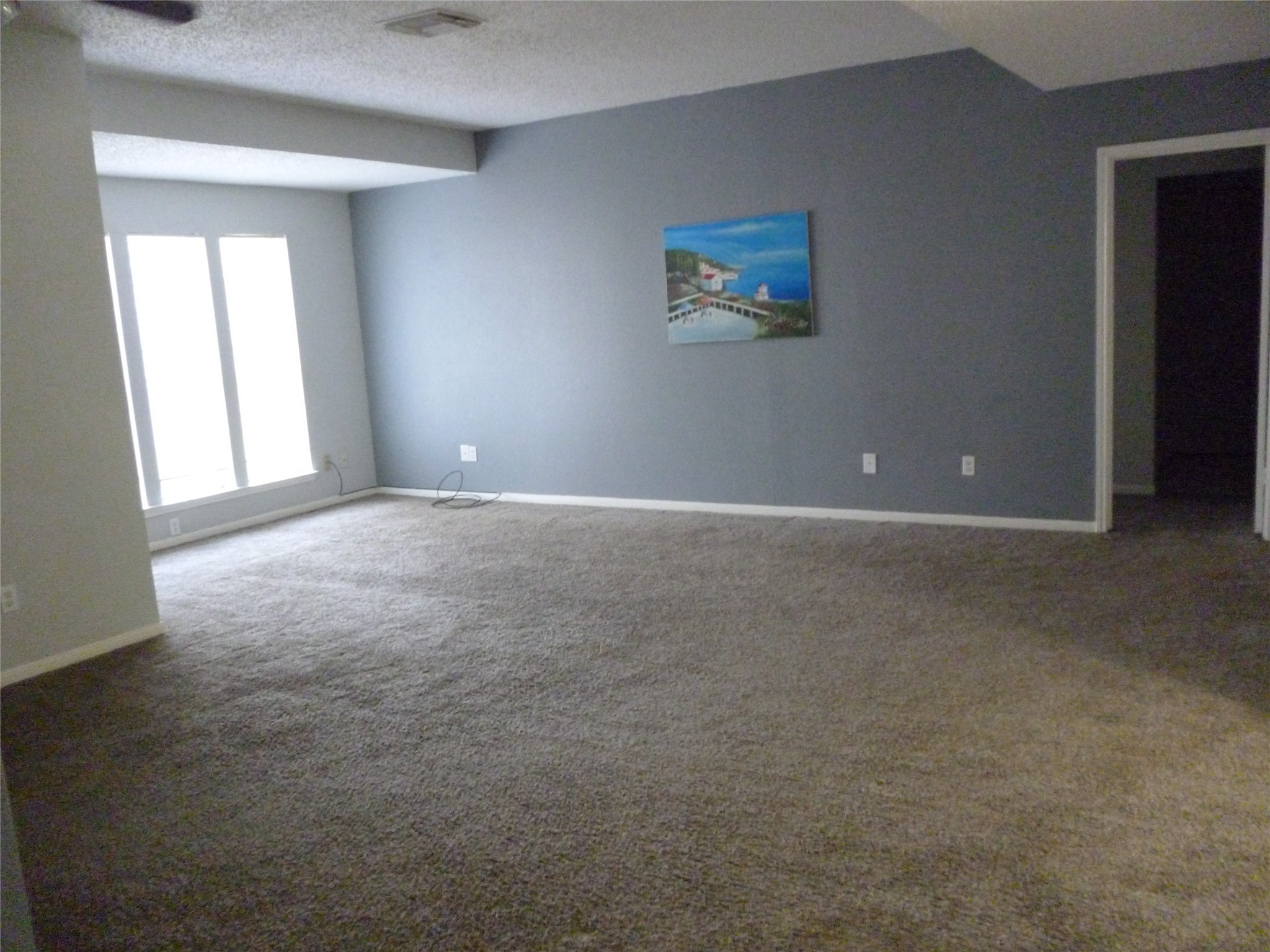 3243 Battle Ridge Lane Sugar Land, TX 77479 - Photo 6 of 34 an empty room with windows and closet