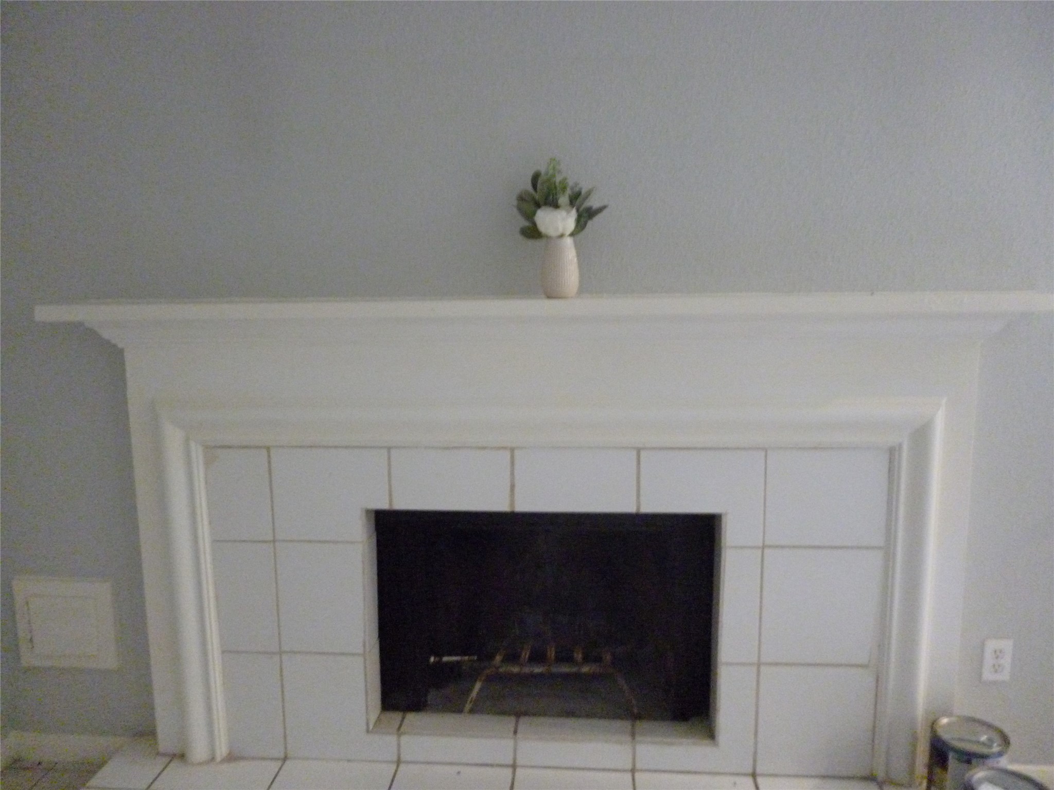3243 Battle Ridge Lane Sugar Land, TX 77479 - Photo 8 of 34 a close view of a fireplace in an empty room
