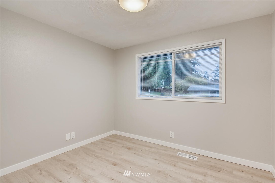 1004 Harvest Road Bothell, WA 98012 - Photo 13 of 22