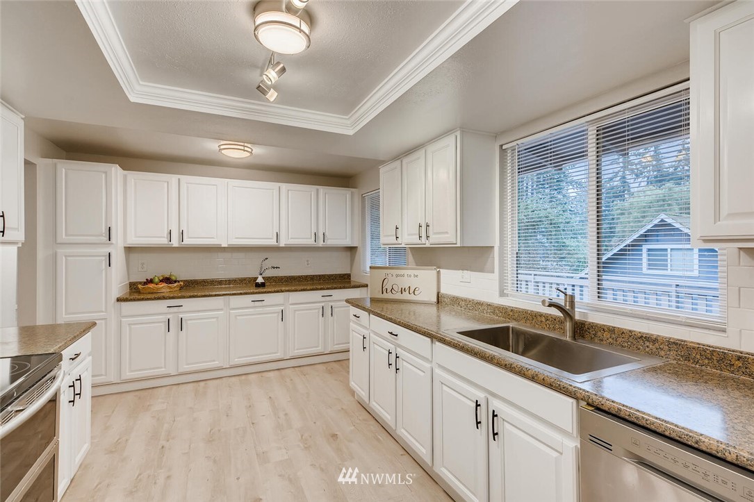 1004 Harvest Road Bothell, WA 98012 - Photo 8 of 22