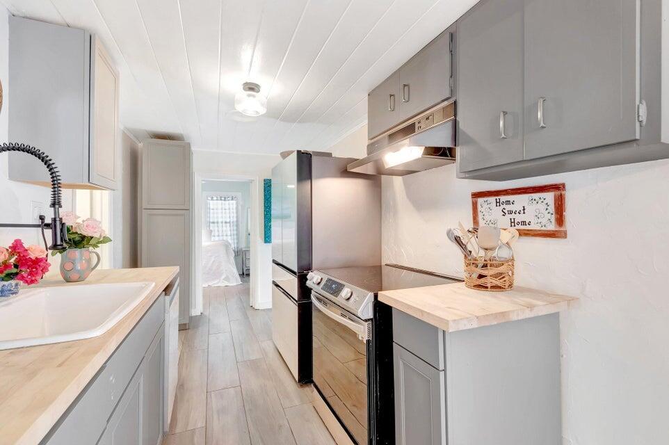 237 Southwest 3rd Avenue Delray Beach, FL 33444 - Photo 15 of 37 20250313210556305401000000-o