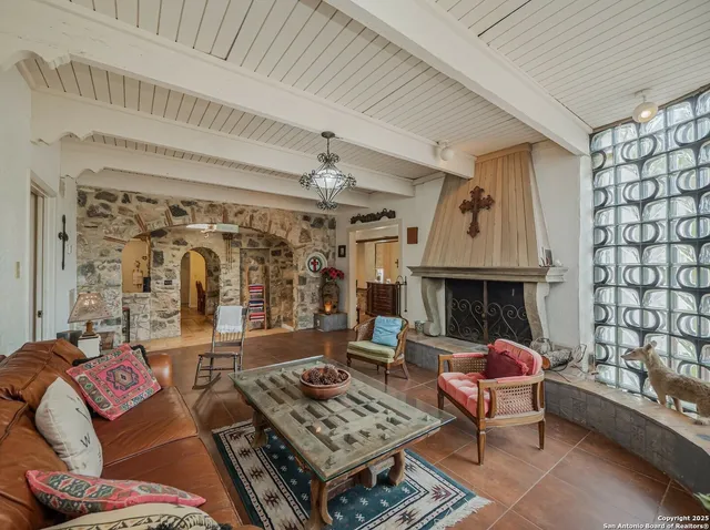 $1,825,000 | 901 River Road, Boerne, TX 78006