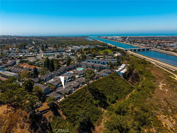 $950,000 | 2175 Pacific Avenue, Unit D6, Costa Mesa, CA 92627