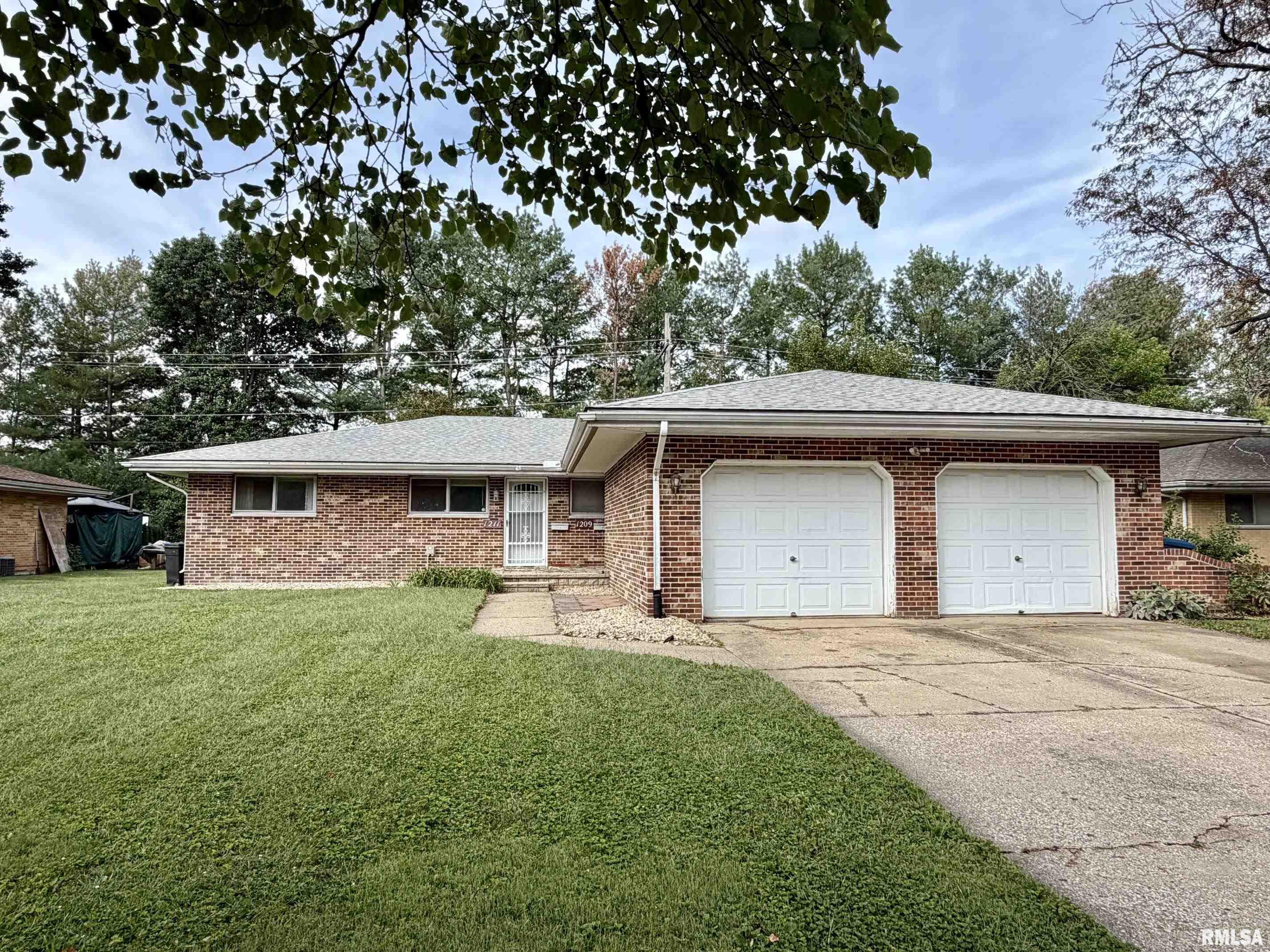 1209-1211 Interlacken Road Springfield, IL 62704 - Photo 1 of 17 Gallery Image 1