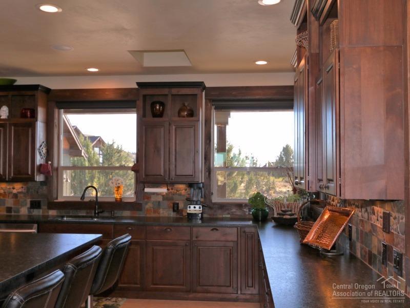 16186 Southwest Vaqueros Way Powell Butte, OR 97753 - Photo 5 of 25 Gallery Image 5