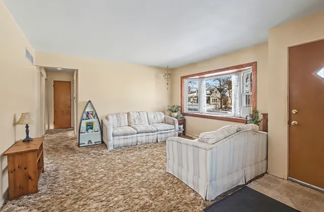 $425,000 | 5611 Washington Street, Downers Grove, IL 60516