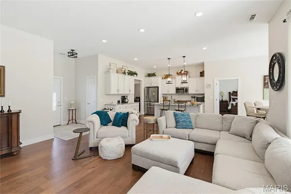 $359,000 | 194 Duranda Drive, Poplar Bluff, MO 63901