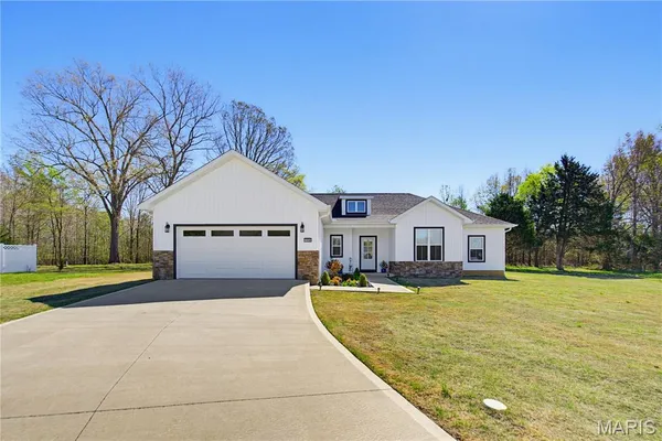 $359,000 | 194 Duranda Drive, Poplar Bluff, MO 63901