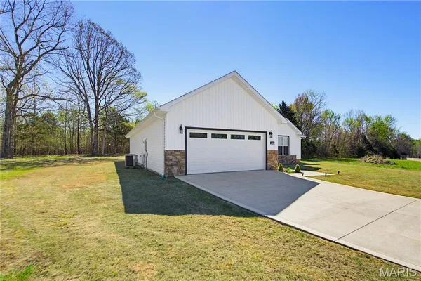 $359,000 | 194 Duranda Drive, Poplar Bluff, MO 63901