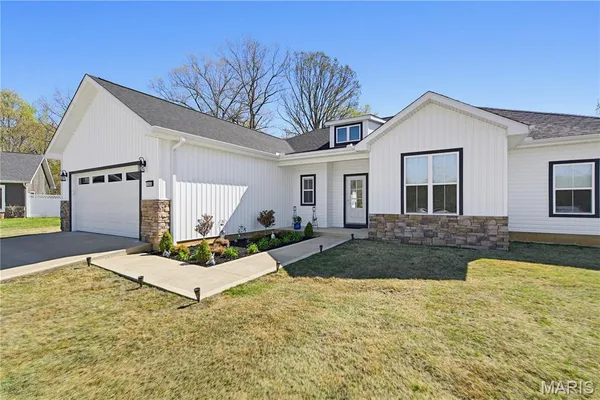 $359,000 | 194 Duranda Drive, Poplar Bluff, MO 63901