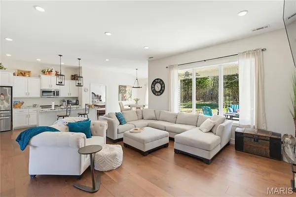 $359,000 | 194 Duranda Drive, Poplar Bluff, MO 63901