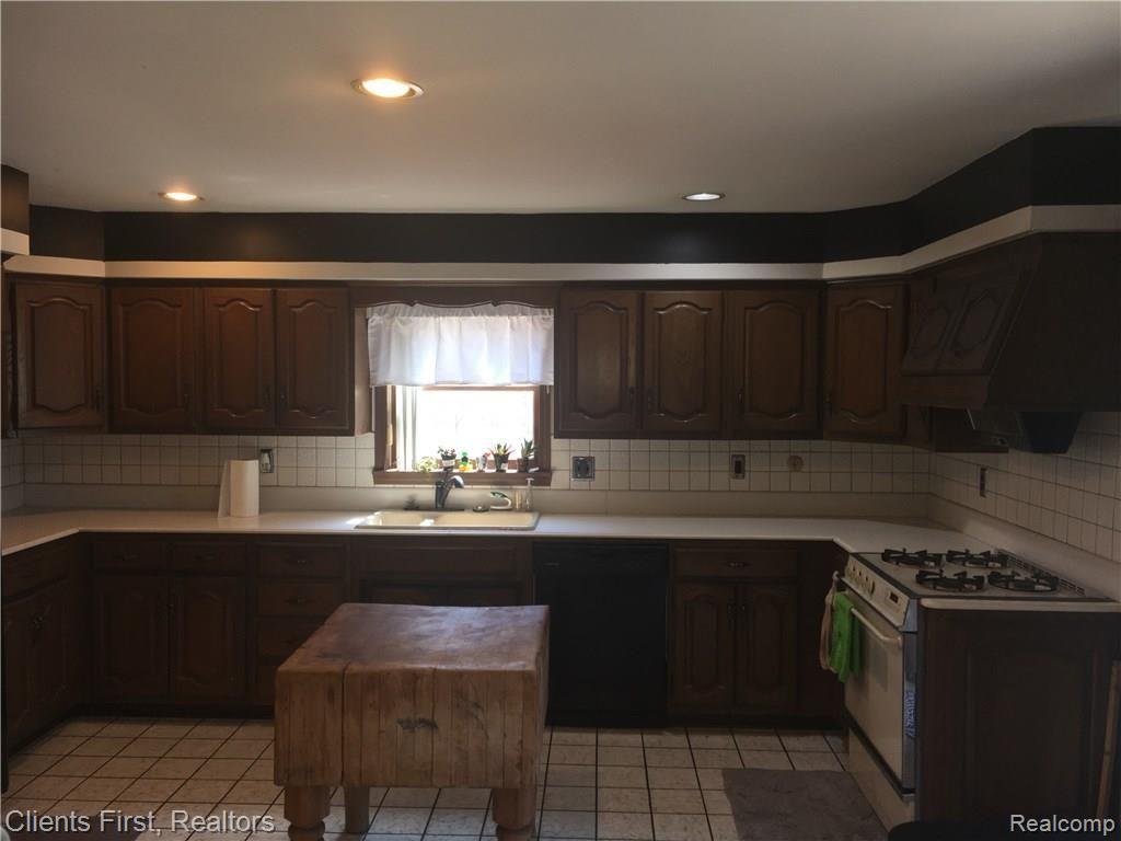 27157 Howell Road Redford, MI 48239 - Photo 18 of 46 IMG_4714 - Copy.JPG