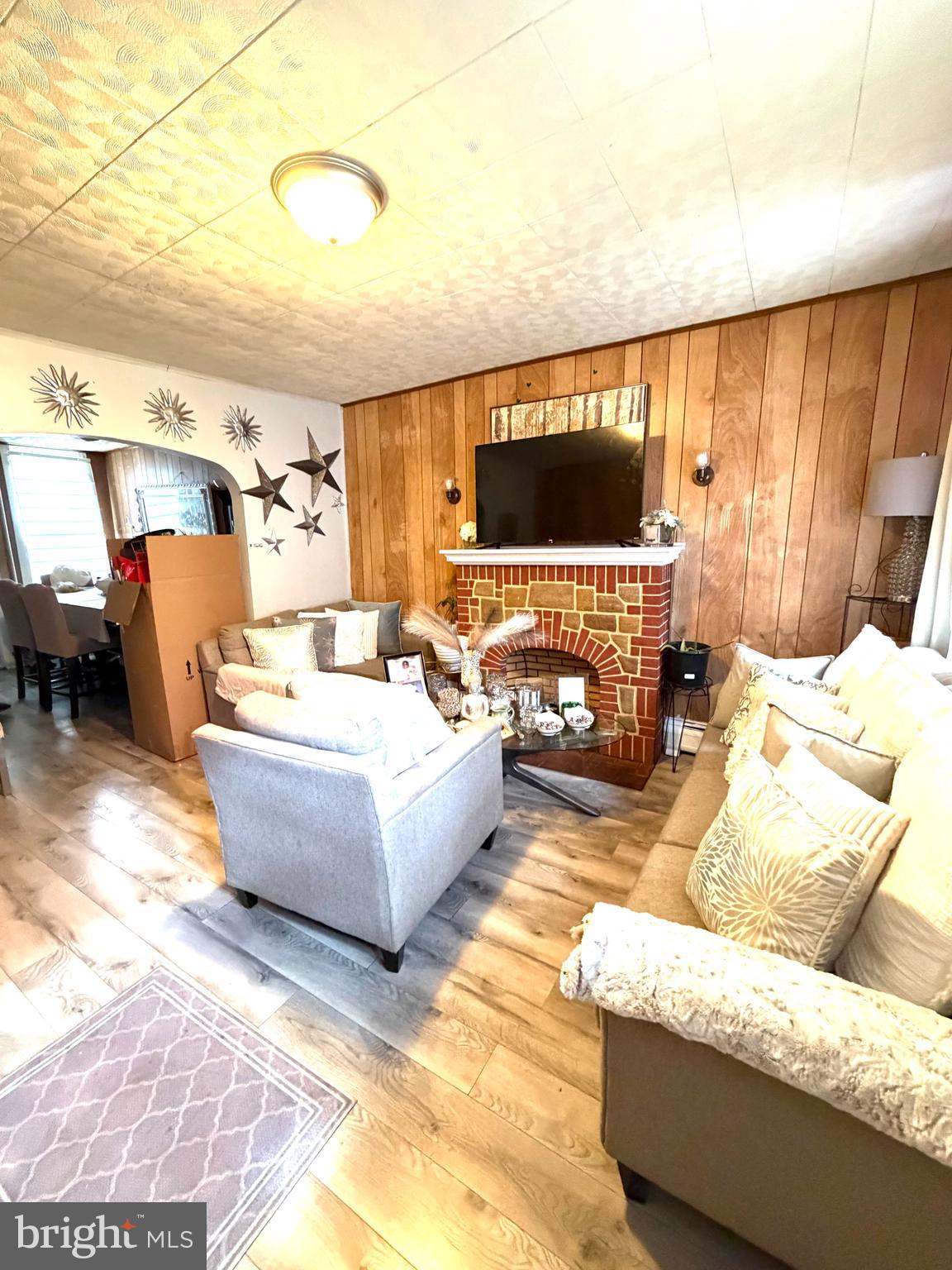 326 Spring Garden Street Reading, PA 19602 - Photo 2 of 21