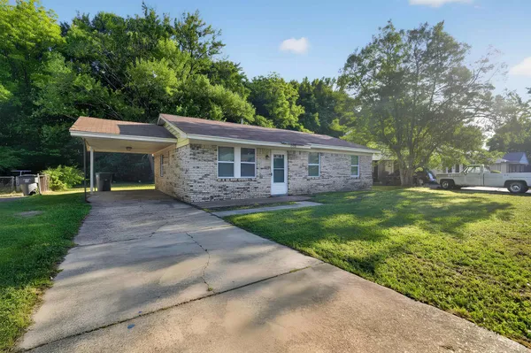 $99,900 | 1100 Western Park Drive, Memphis, TN 38109