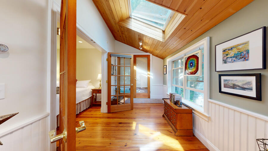 29 Boulder Hill Road Tenants Harbor, ME 04860 - Photo 26 of 90 Primary Bedroom Hallway
