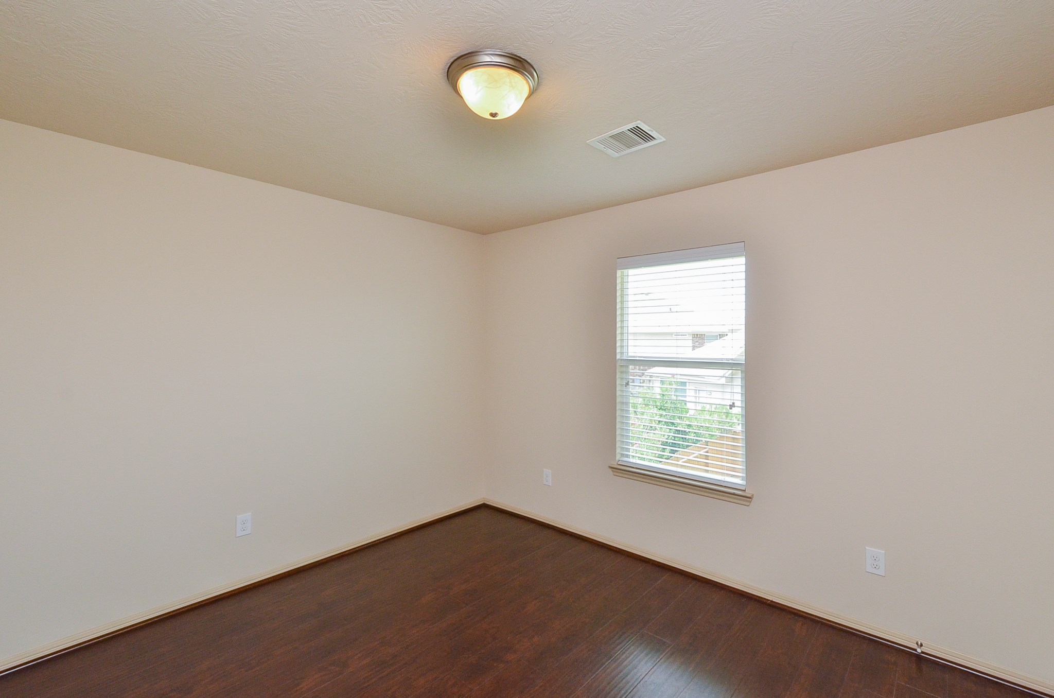 25135 Ginger Ranch Drive Katy, TX 77494 - Photo 29 of 32 Guest bedroom 3: Generous wall space and natural light make this room easy to furnish as a bedroom, office, or flex space.