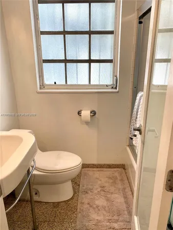 $1,900 | 439 15th Street, Unit 12, Miami Beach, FL 33139