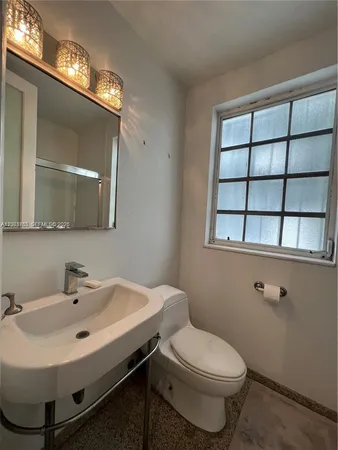$1,900 | 439 15th Street, Unit 12, Miami Beach, FL 33139