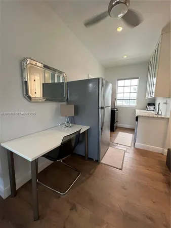 $1,900 | 439 15th Street, Unit 12, Miami Beach, FL 33139