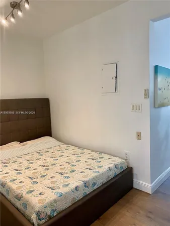 $1,900 | 439 15th Street, Unit 12, Miami Beach, FL 33139