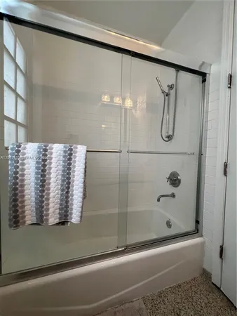 $1,900 | 439 15th Street, Unit 12, Miami Beach, FL 33139