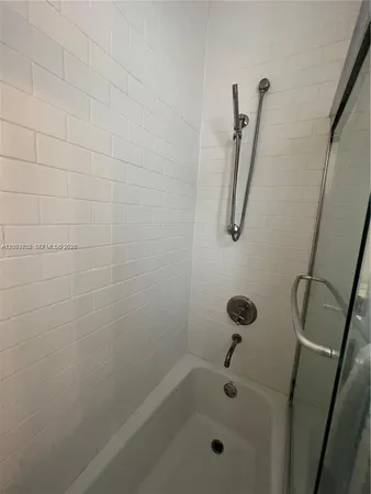 $1,900 | 439 15th Street, Unit 12, Miami Beach, FL 33139