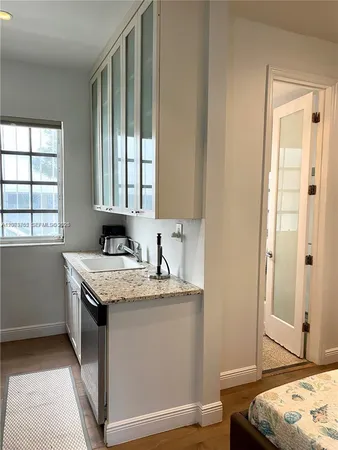 $1,900 | 439 15th Street, Unit 12, Miami Beach, FL 33139