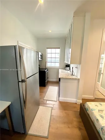 $1,900 | 439 15th Street, Unit 12, Miami Beach, FL 33139