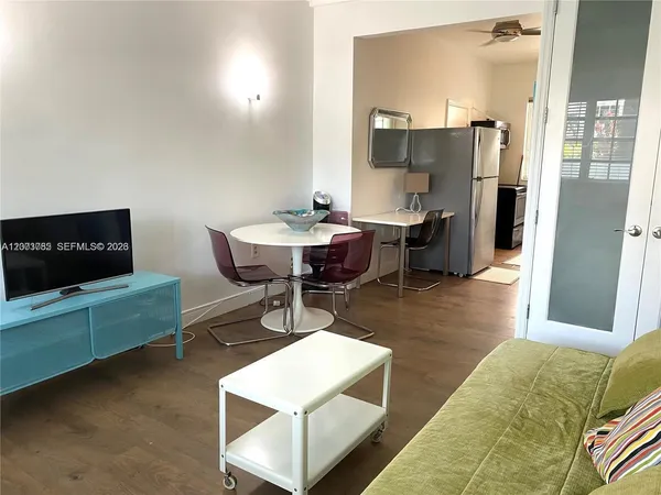 $1,900 | 439 15th Street, Unit 12, Miami Beach, FL 33139